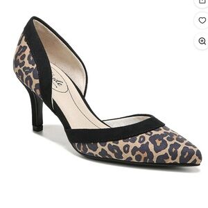 Life stride Leopard Saldana Pumps